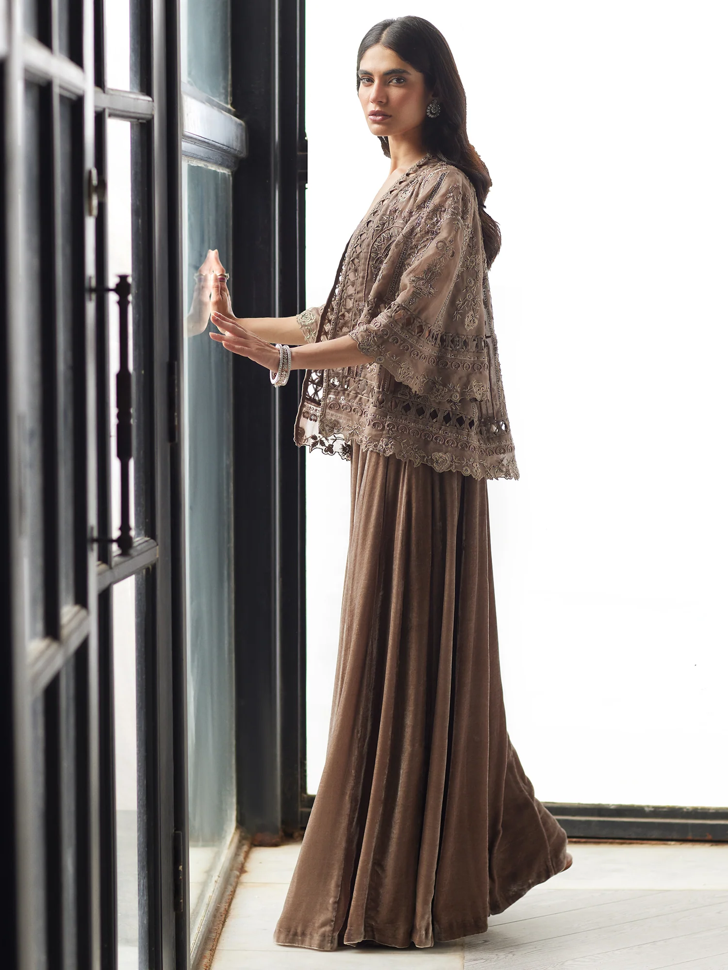 ALARA JACKET, BLOUSE & SHARARA - Image 3